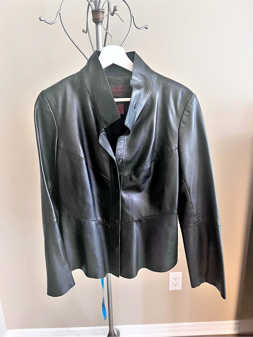 Danier Leather Jacket Black Size Small Like New